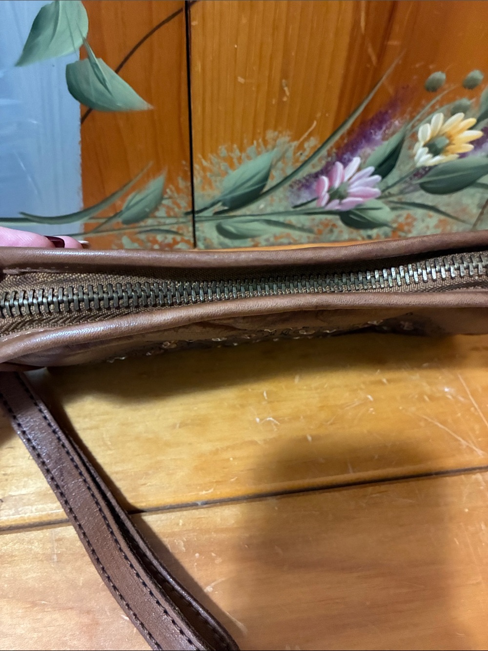 Embroidered Brown Leather Wristlet Clutch with Stud Accents New - Picture 3 of 6